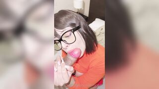 Cosplay Ur4vity as Velma gives deep and sensual blowjob