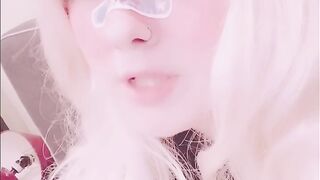 Cute teen Venomousdolly sits on black dildo and rides it