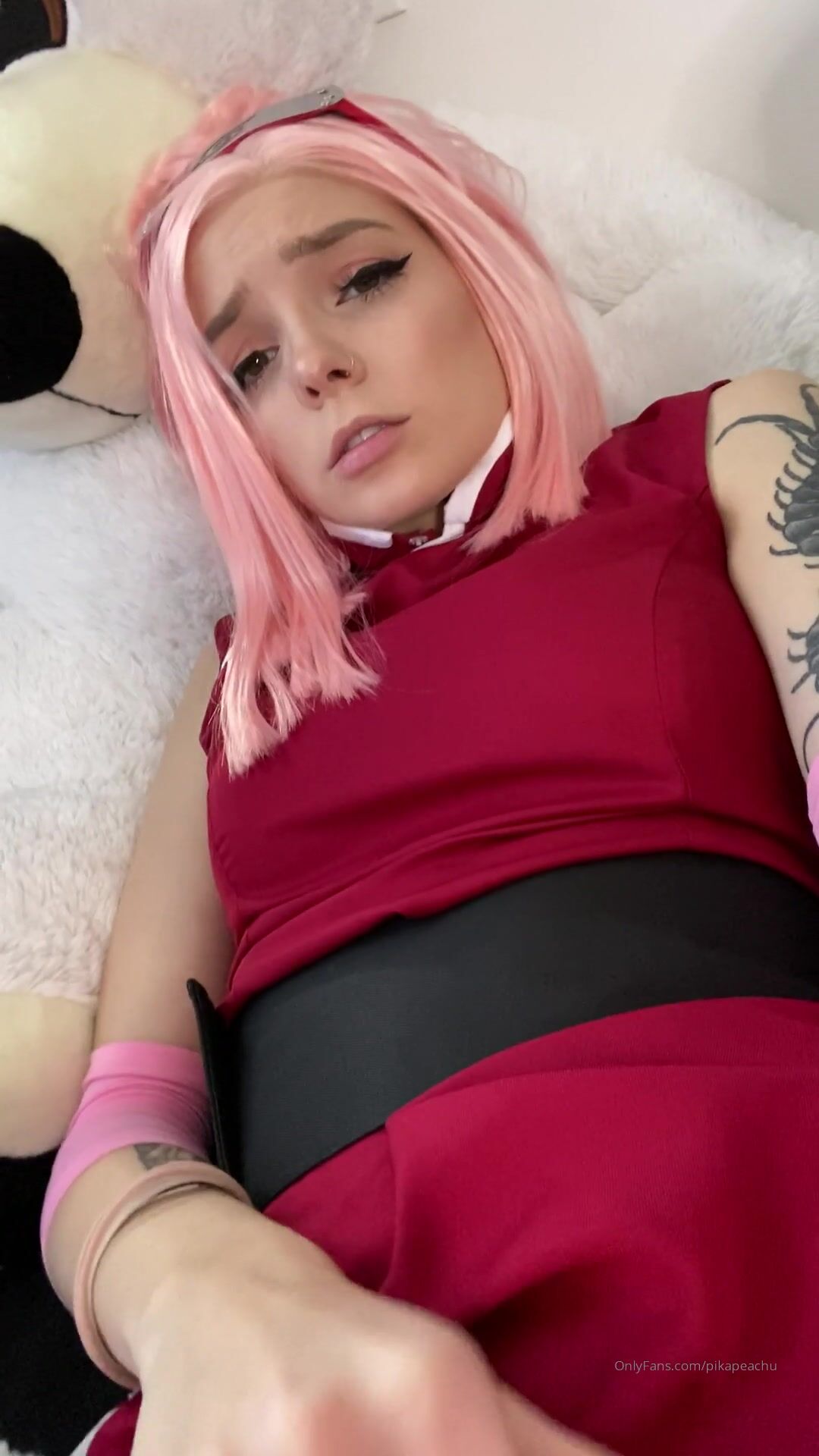 XXXCosplay - Naruto XXX cosplay with Babyfooji as Sakura shows her how she  plays with her pussy